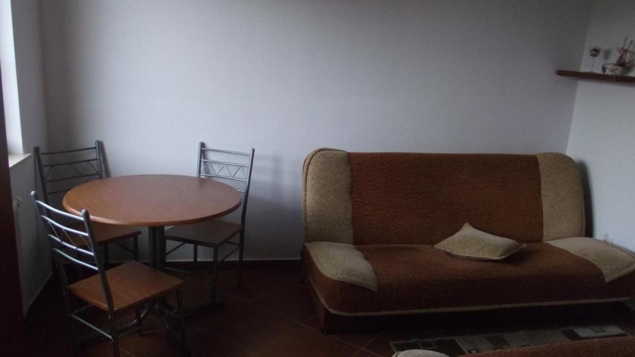 Pokoje Typu Studio Olszyna 27 尤斯托尼莫斯基 外观 照片
