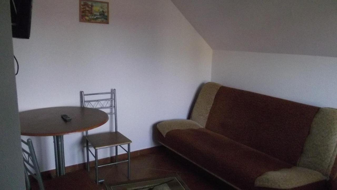 Pokoje Typu Studio Olszyna 27 尤斯托尼莫斯基 外观 照片